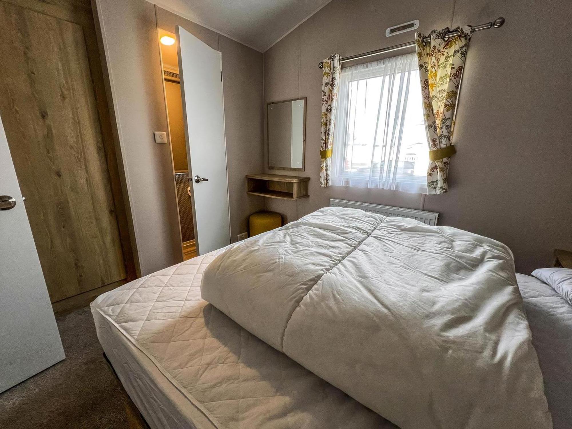 Modern 6 Berth Caravan With Wifi At St Osyth Beach In Essex Ref 28008Pm Clacton-on-Sea Exterior foto