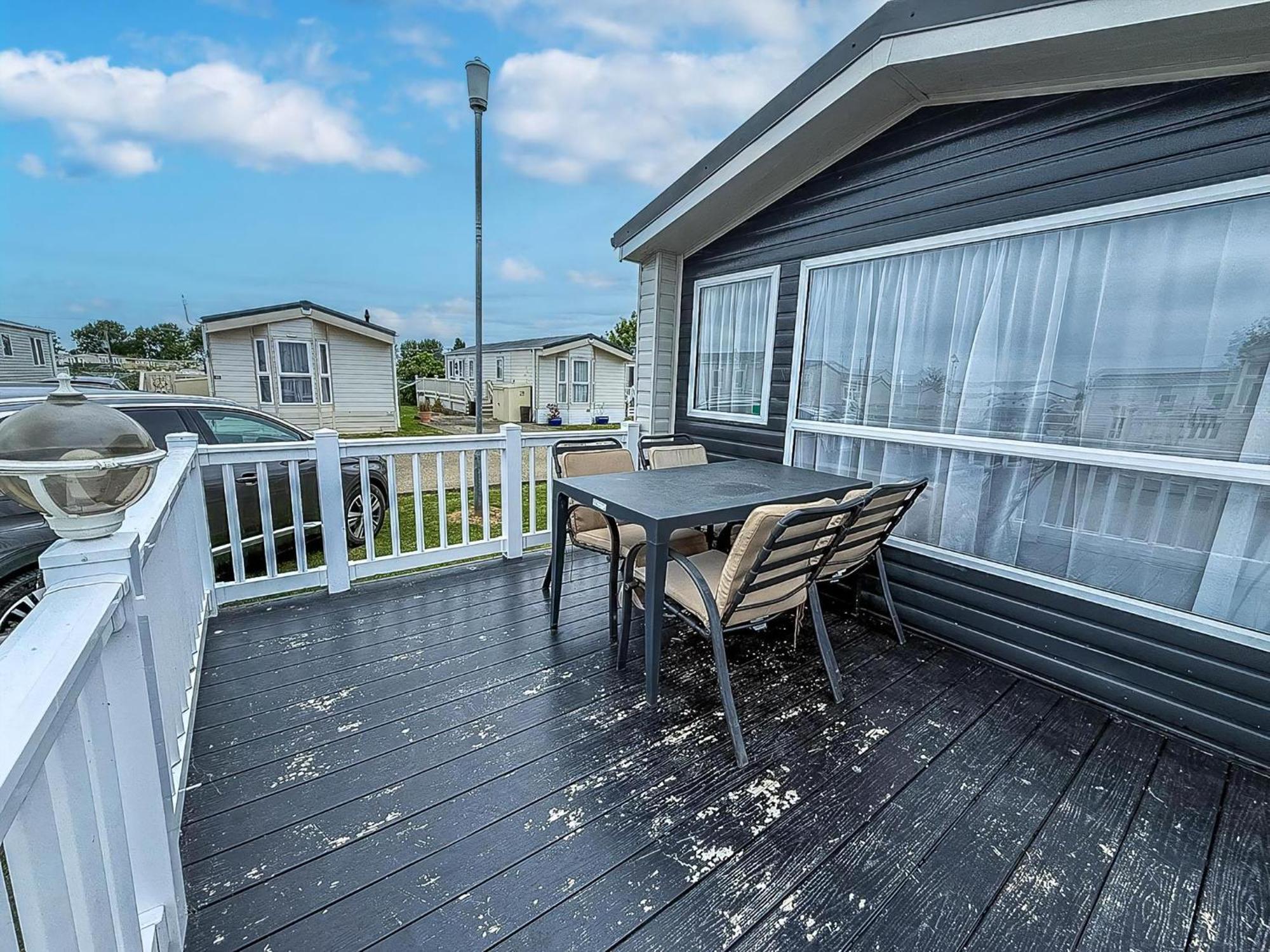 Modern 6 Berth Caravan With Wifi At St Osyth Beach In Essex Ref 28008Pm Clacton-on-Sea Exterior foto